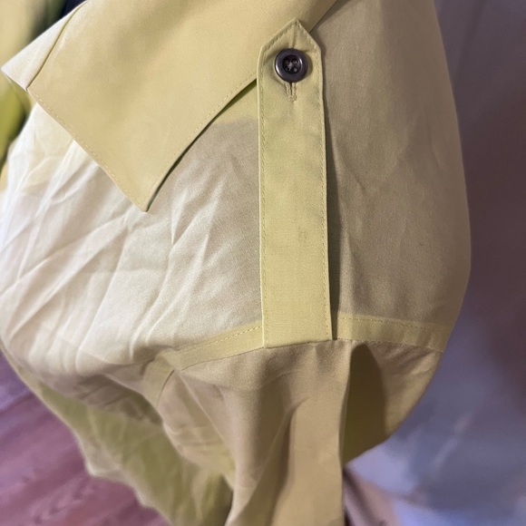 Chico's Vibrant Yellow blouse NWOT size 1 - Picture 2 of 4